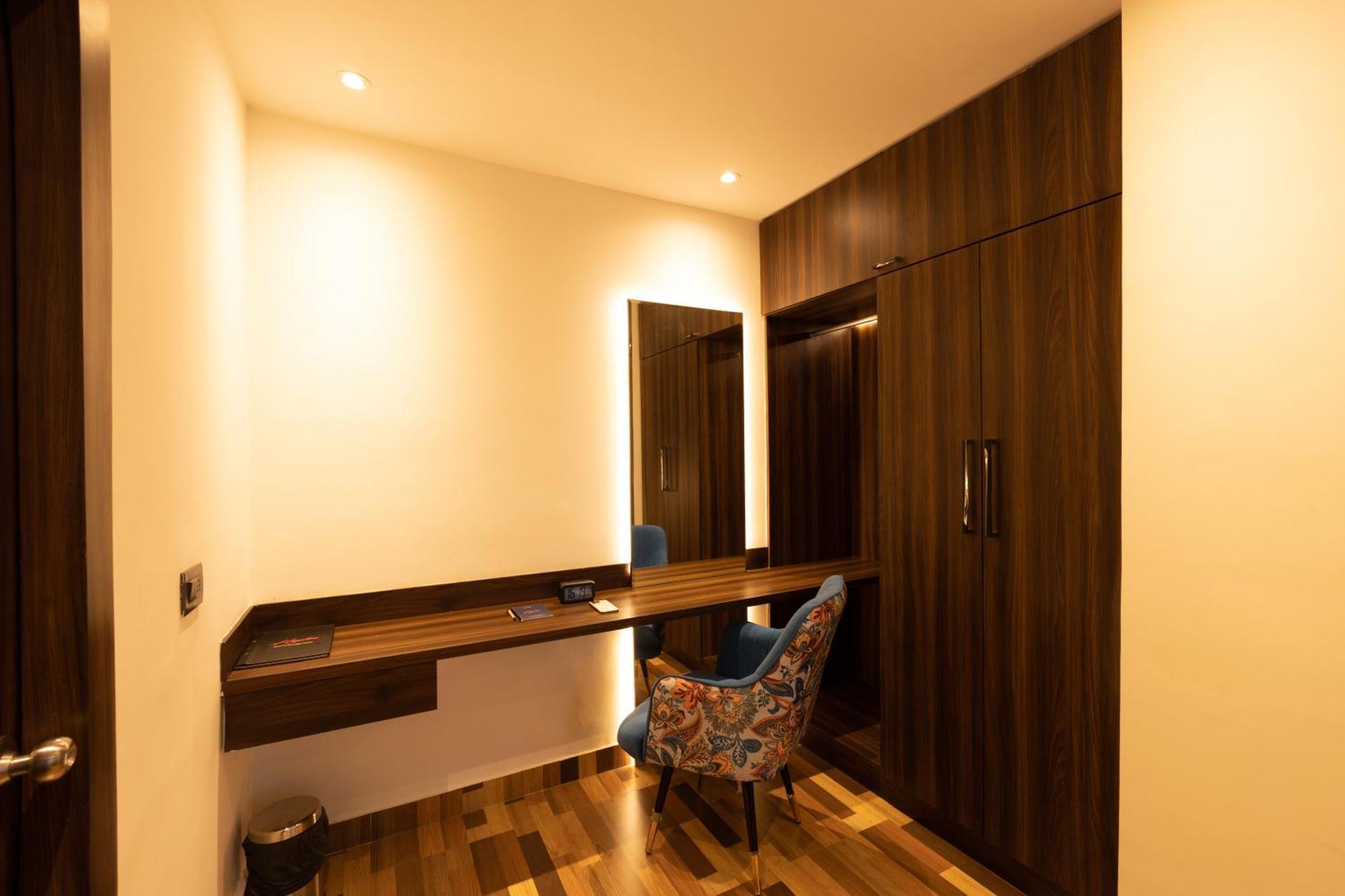 Hyphen Business Hotel Noida Eksteriør bilde