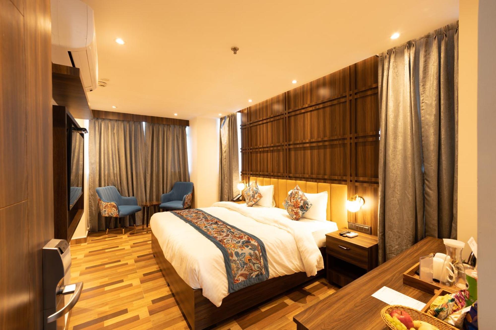 Hyphen Business Hotel Noida Eksteriør bilde