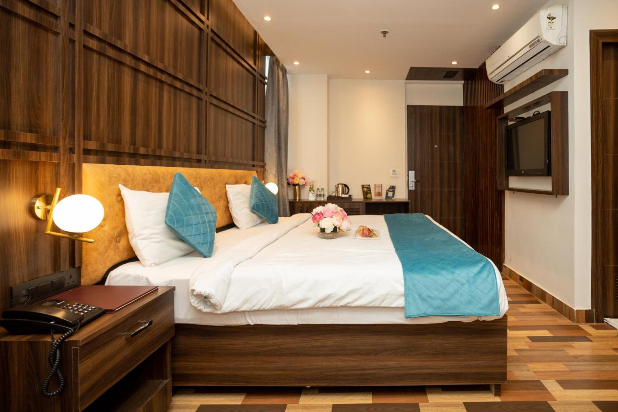 Hyphen Business Hotel Noida Eksteriør bilde