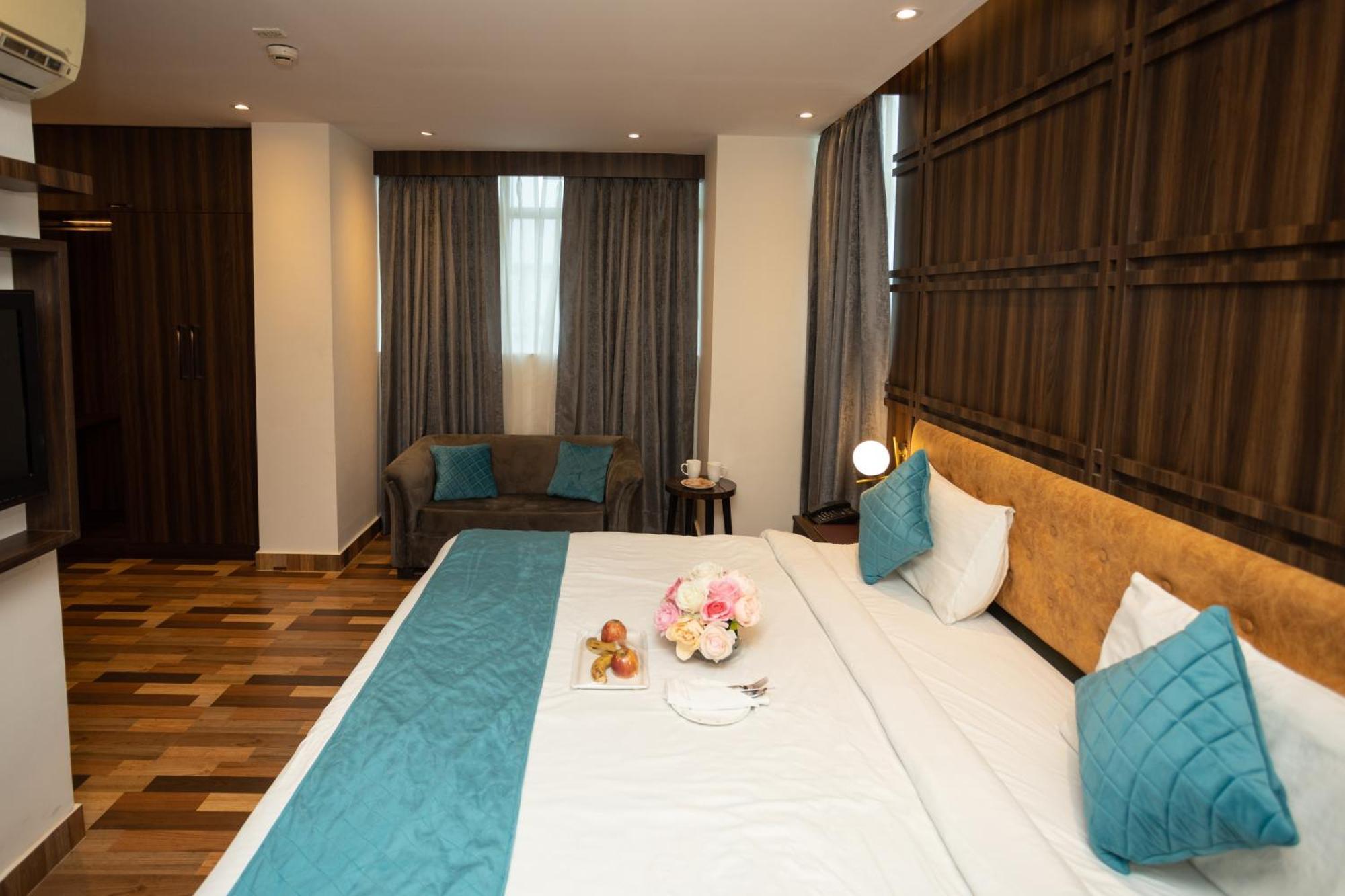 Hyphen Business Hotel Noida Eksteriør bilde