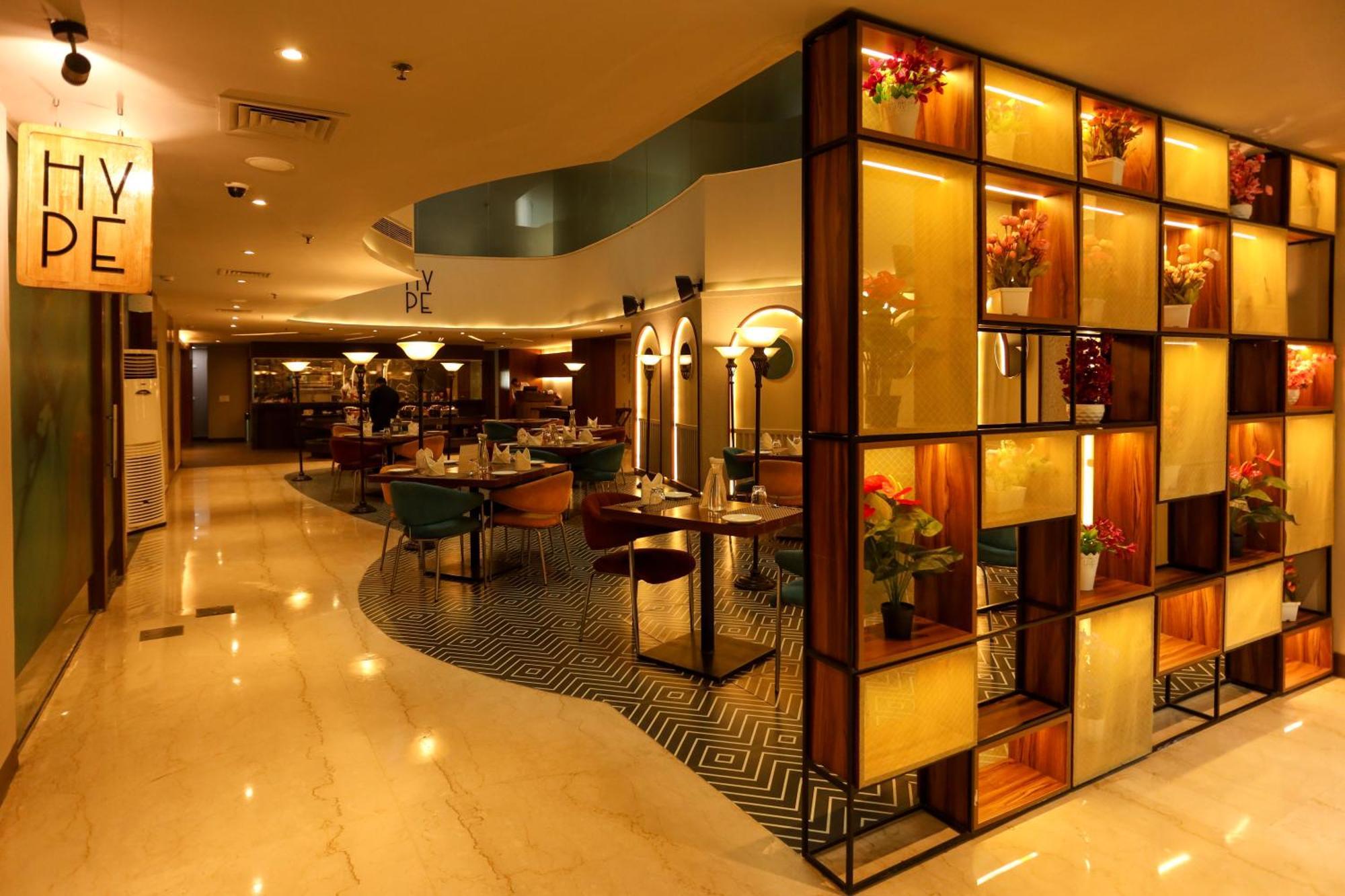 Hyphen Business Hotel Noida Eksteriør bilde