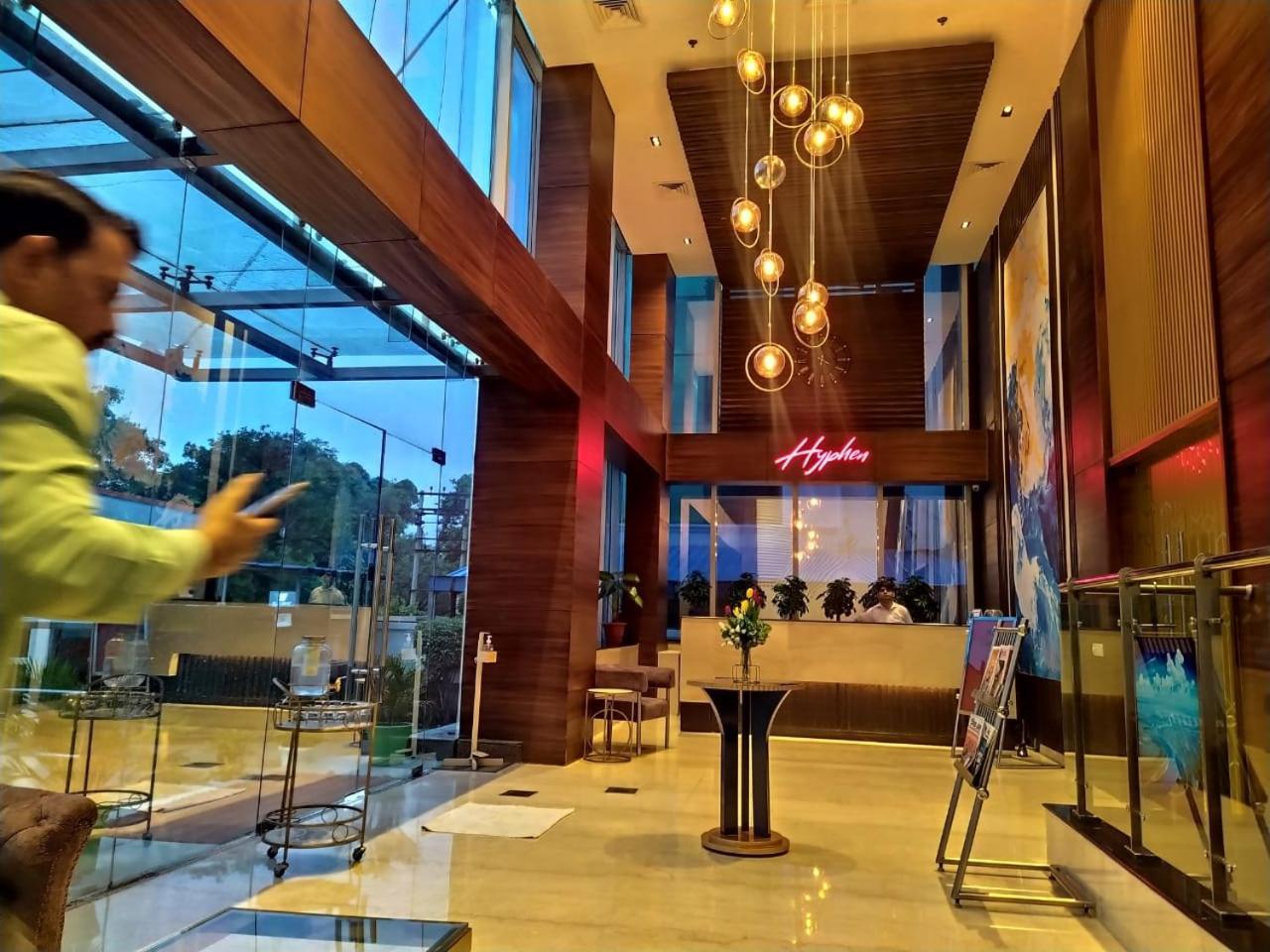 Hyphen Business Hotel Noida Eksteriør bilde