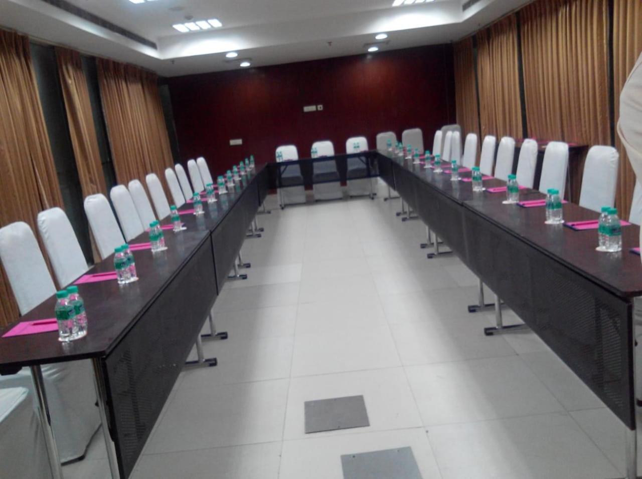 Hyphen Business Hotel Noida Eksteriør bilde