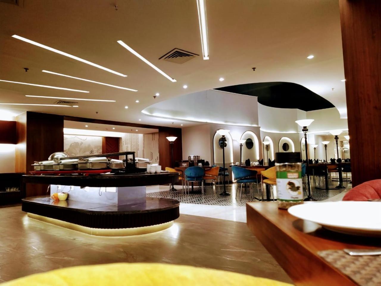 Hyphen Business Hotel Noida Eksteriør bilde