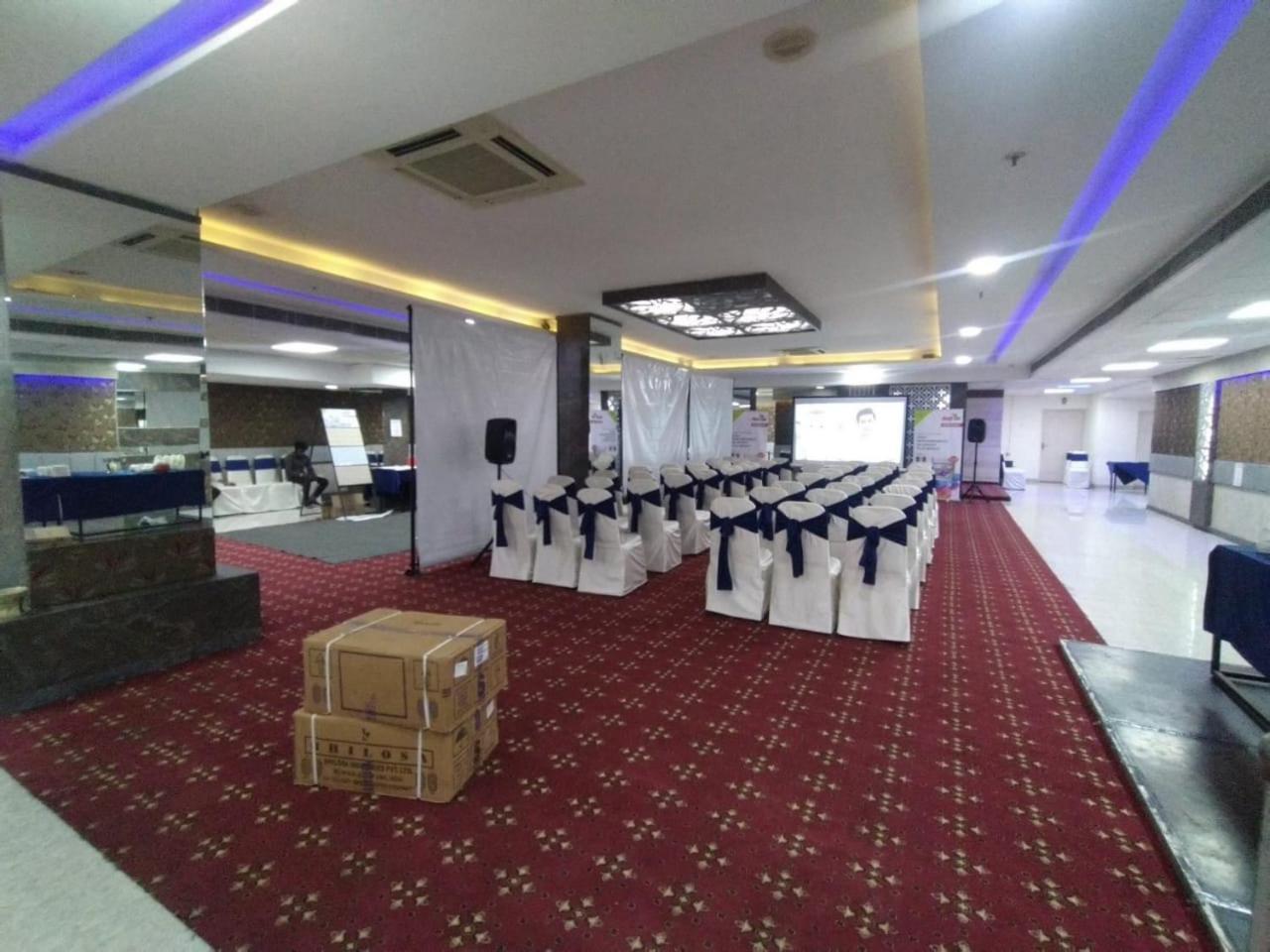 Hyphen Business Hotel Noida Eksteriør bilde