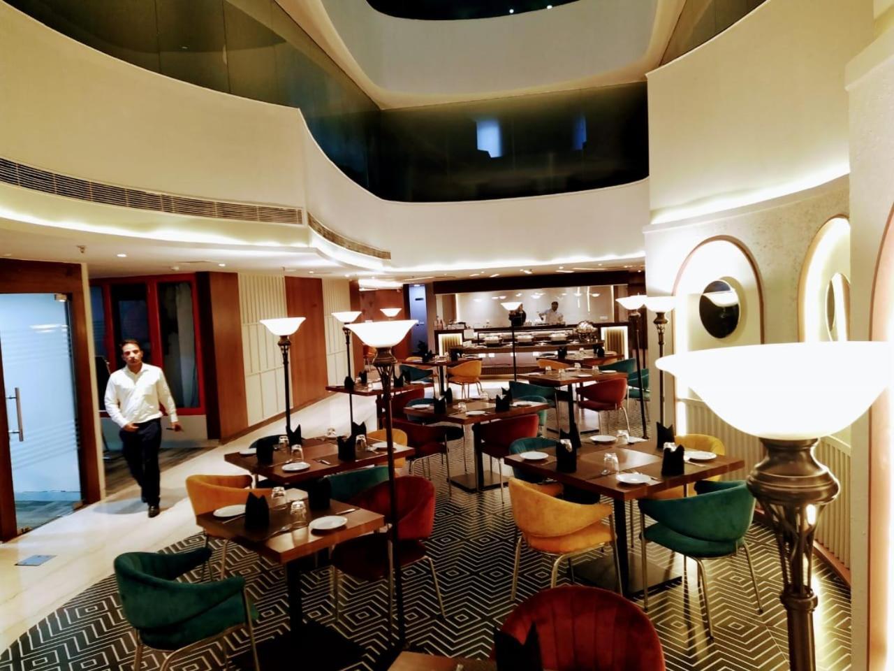 Hyphen Business Hotel Noida Eksteriør bilde