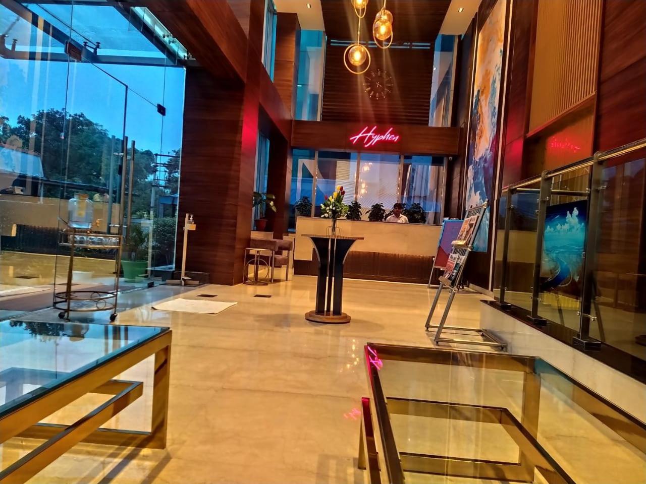 Hyphen Business Hotel Noida Eksteriør bilde