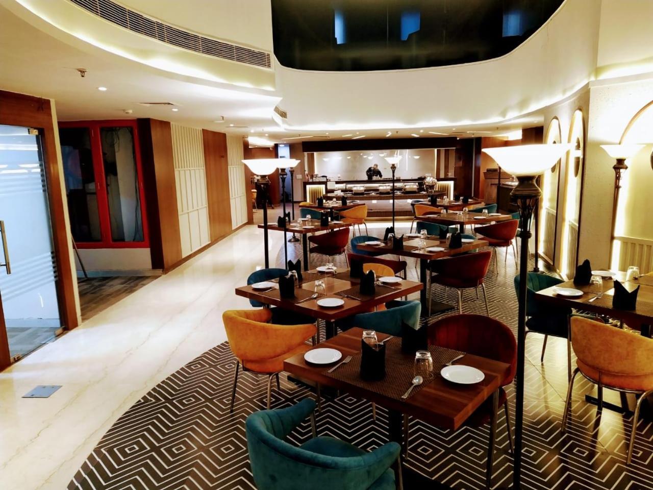 Hyphen Business Hotel Noida Eksteriør bilde