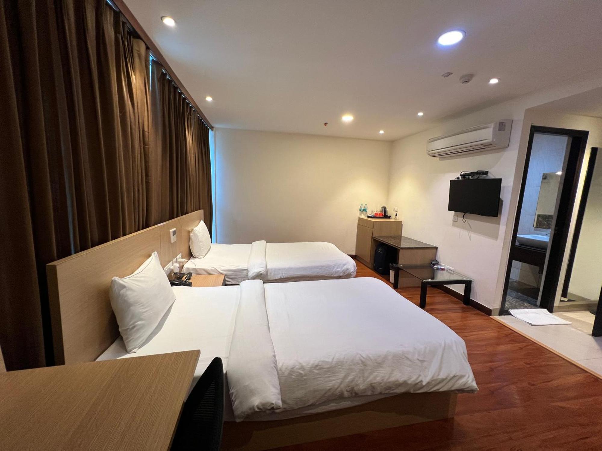 Hyphen Business Hotel Noida Eksteriør bilde