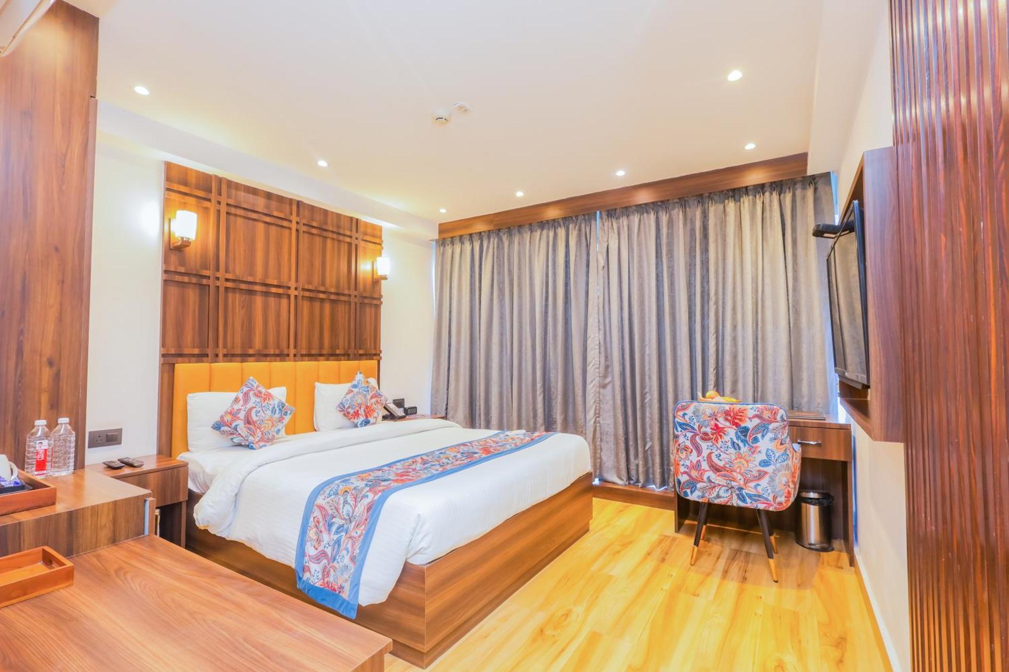 Hyphen Business Hotel Noida Eksteriør bilde