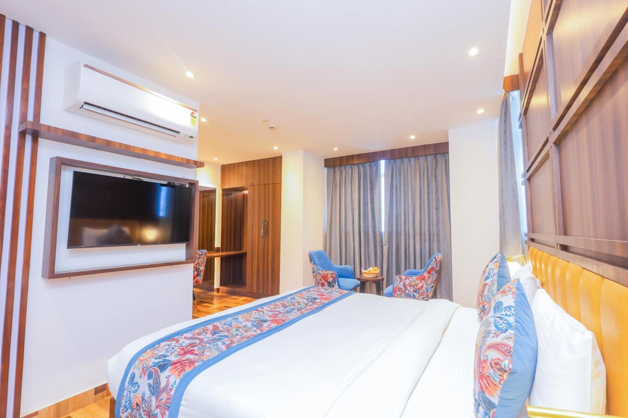 Hyphen Business Hotel Noida Eksteriør bilde