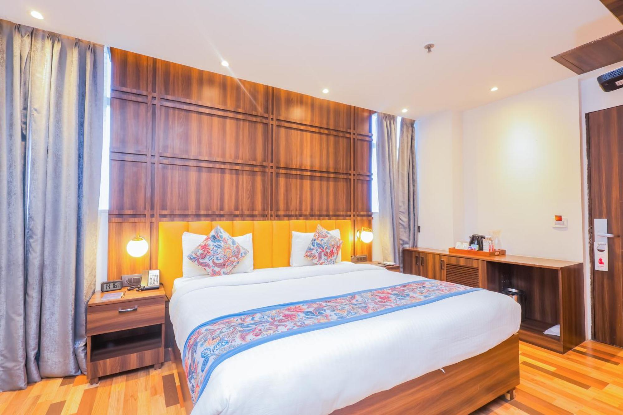 Hyphen Business Hotel Noida Eksteriør bilde