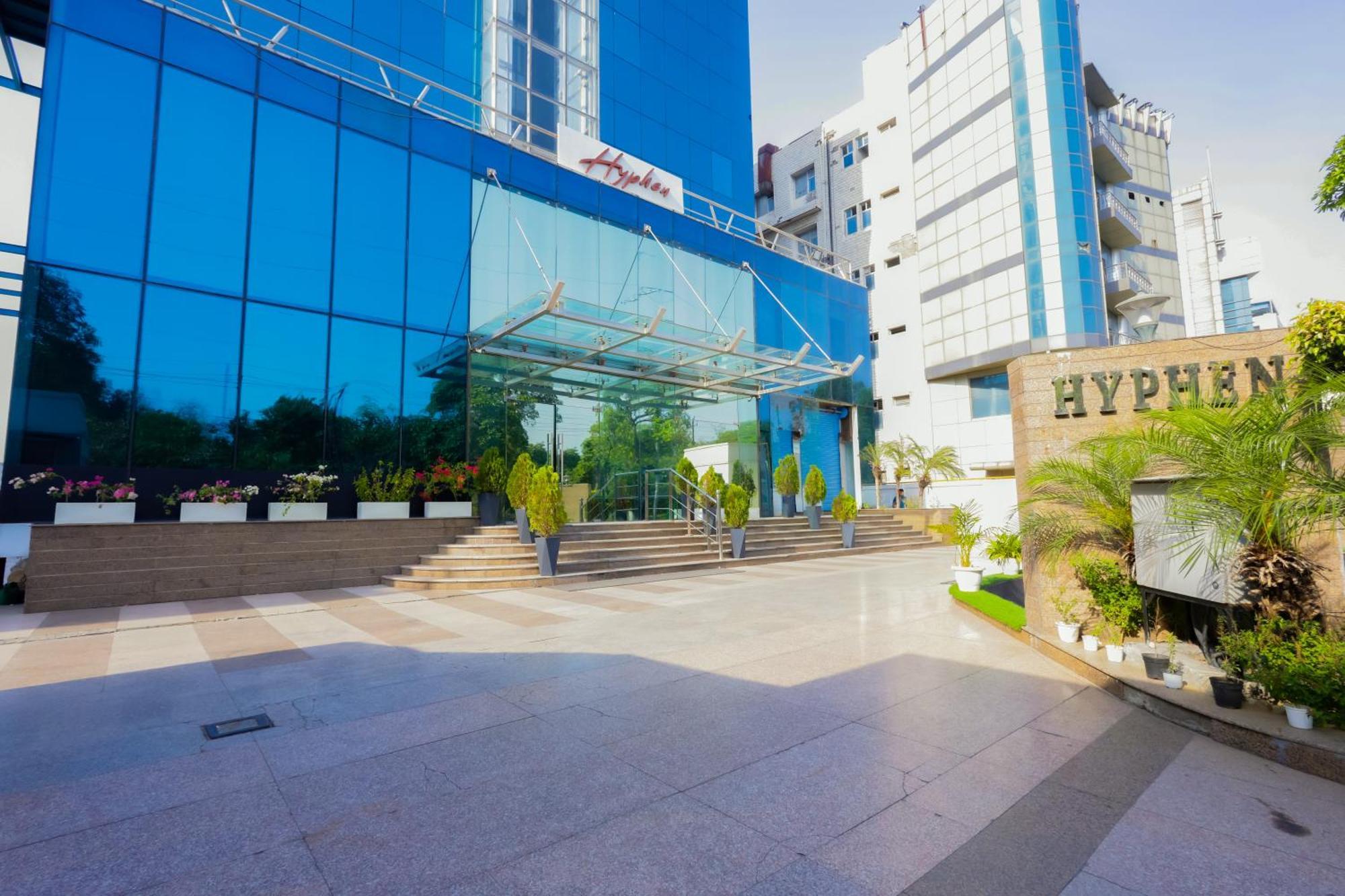 Hyphen Business Hotel Noida Eksteriør bilde