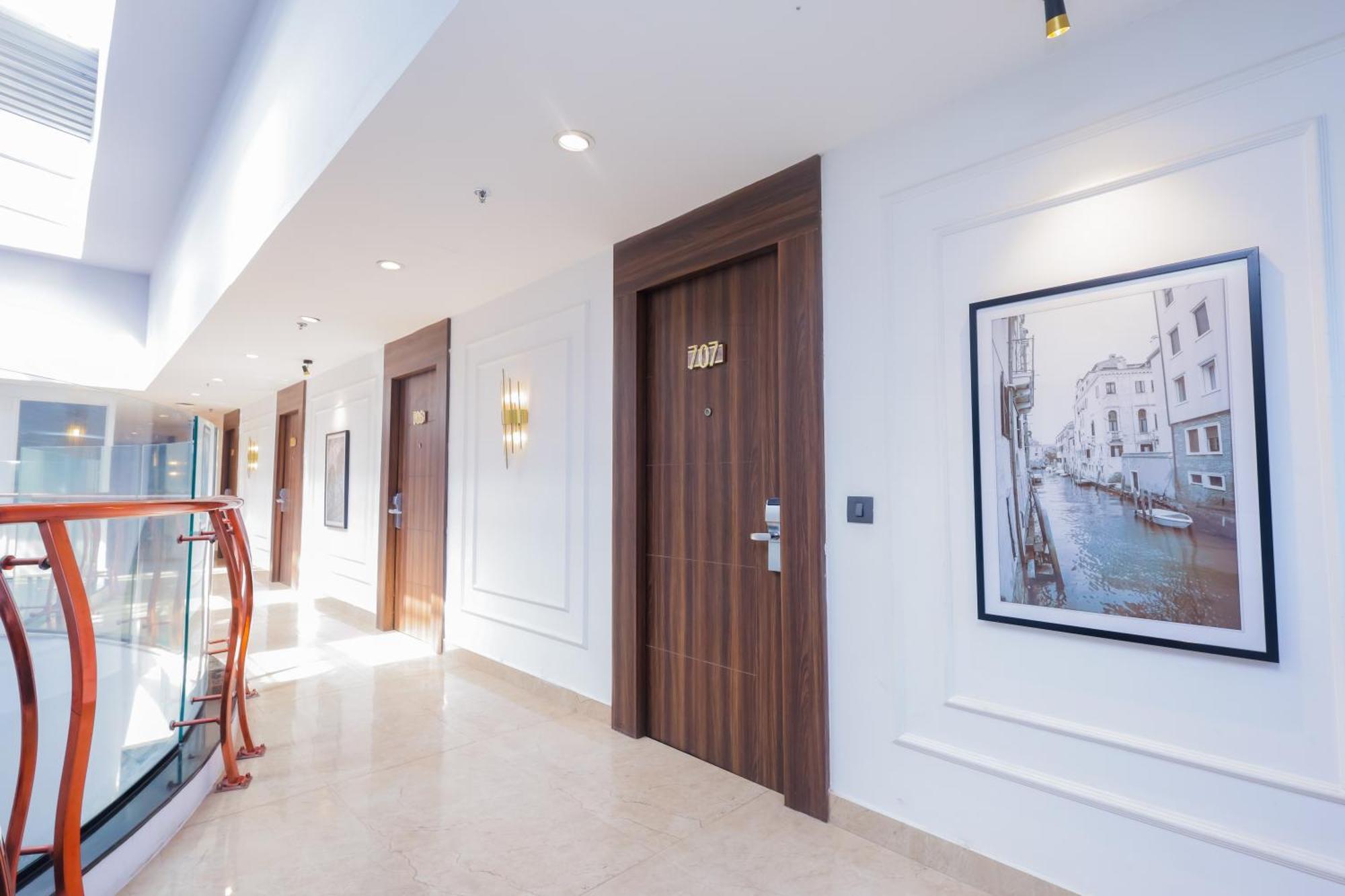 Hyphen Business Hotel Noida Eksteriør bilde