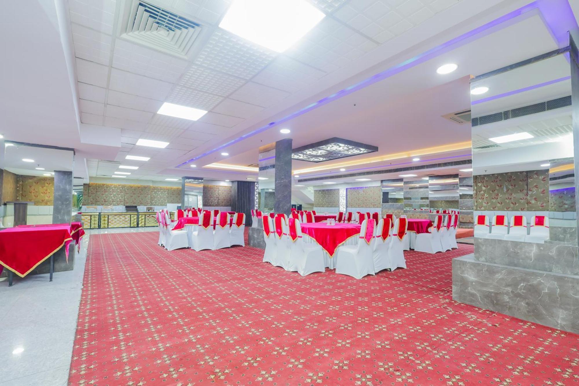 Hyphen Business Hotel Noida Eksteriør bilde
