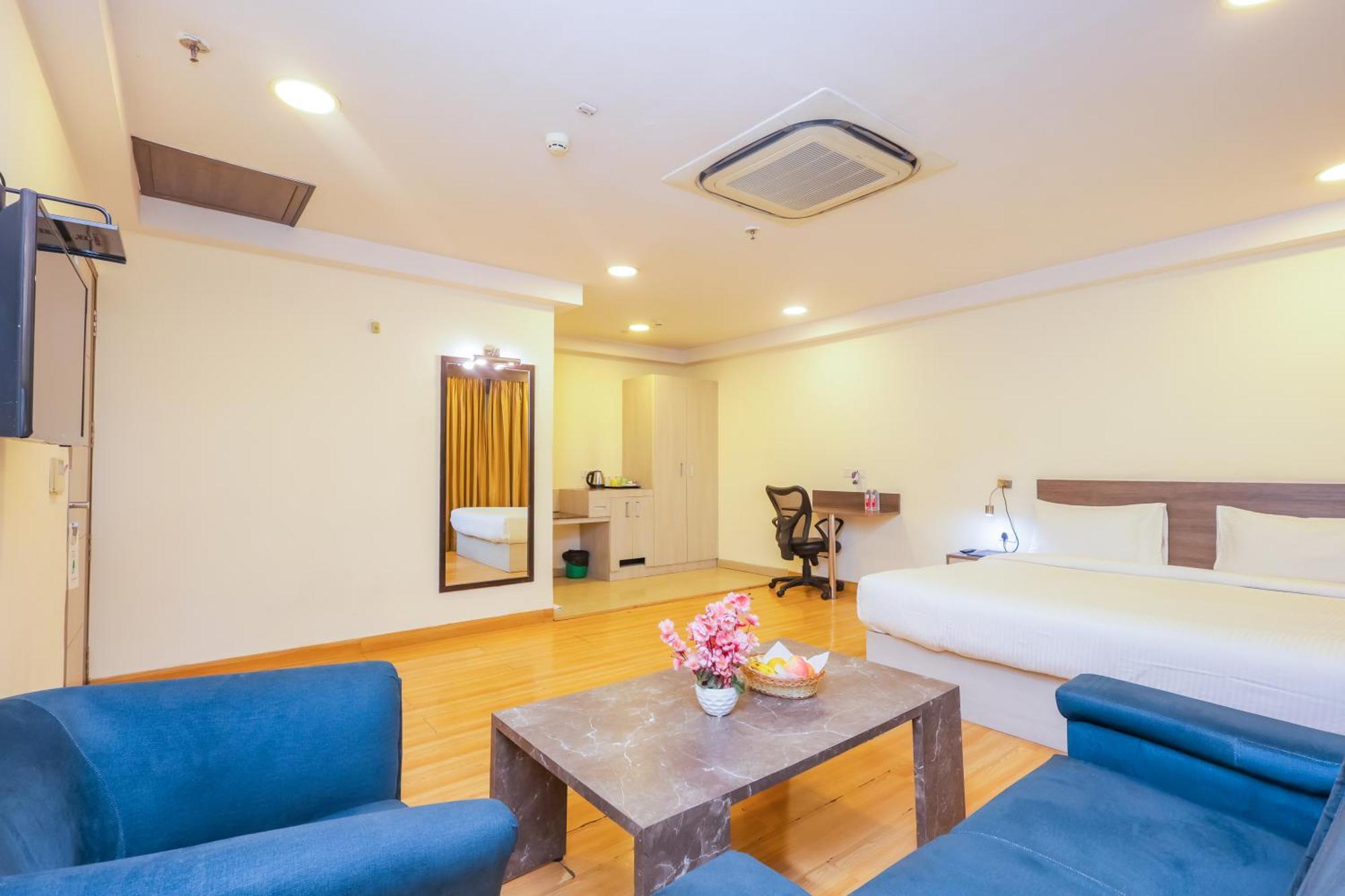 Hyphen Business Hotel Noida Eksteriør bilde