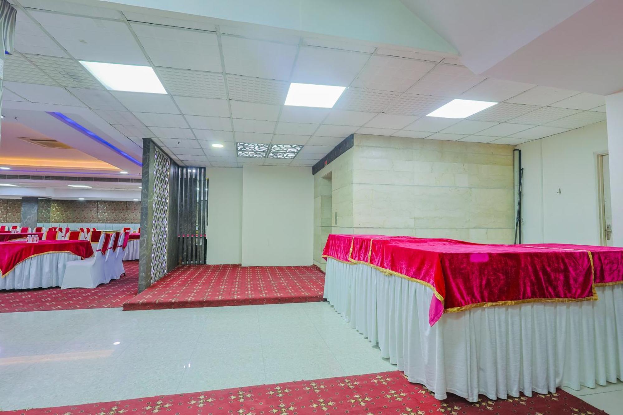Hyphen Business Hotel Noida Eksteriør bilde