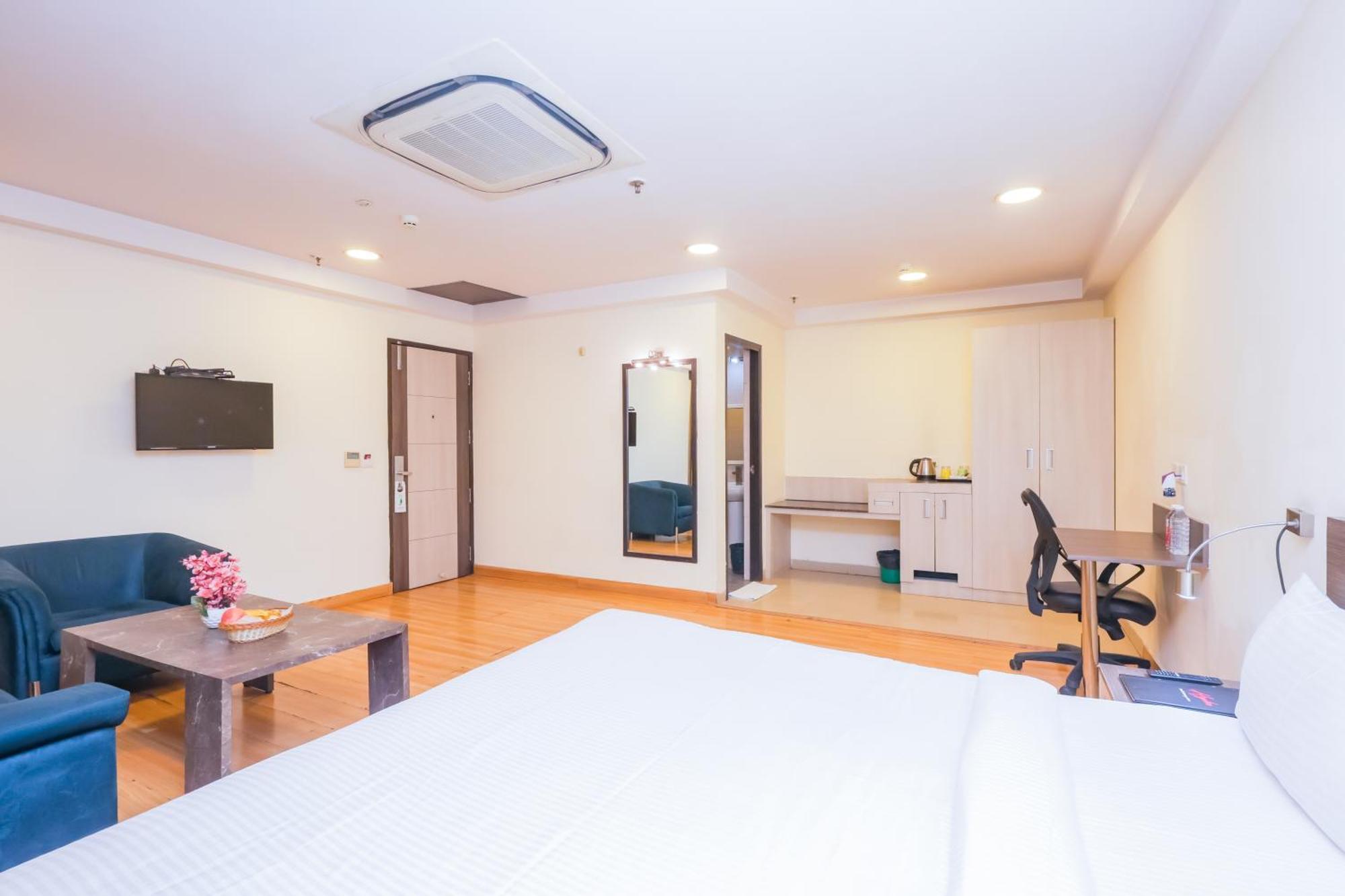 Hyphen Business Hotel Noida Eksteriør bilde
